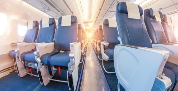 Bulkhead Seat on a Plane – Pros and Cons · Pipeaway