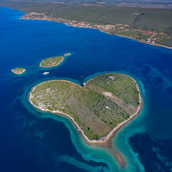 Heart Islands of the World - Top 24 (PHOTOS) · Pipeaway